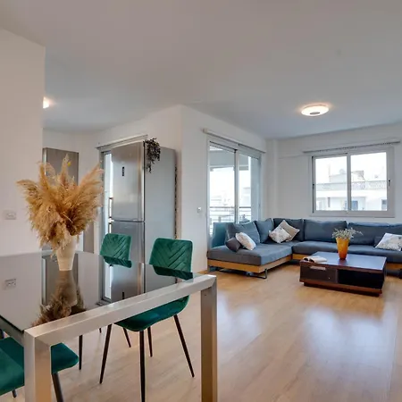 Spacious Modern 3bd In Prestigious Engomi *