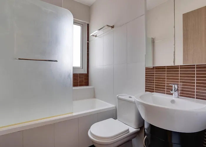 Appartement Spacious Modern 3bd In Prestigious Engomi *