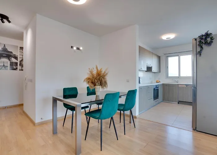 Appartement Spacious Modern 3bd In Prestigious Engomi *