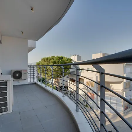 Spacious Modern 3bd In Prestigious Engomi