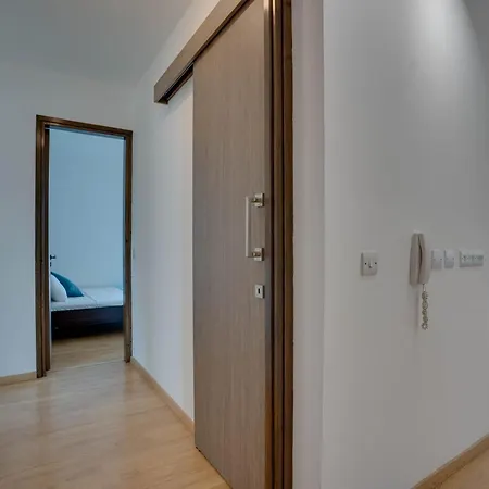 Spacious Modern 3bd In Prestigious Engomi Apartman