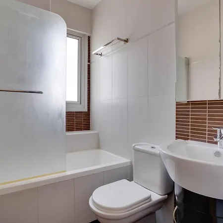아파트 Spacious Modern 3bd In Prestigious Engomi *