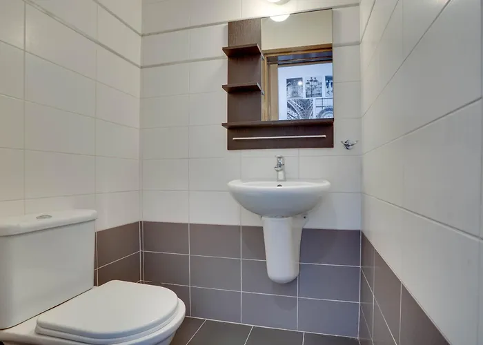 Spacious Modern 3bd In Prestigious Engomi アパート Ayios Dhometios