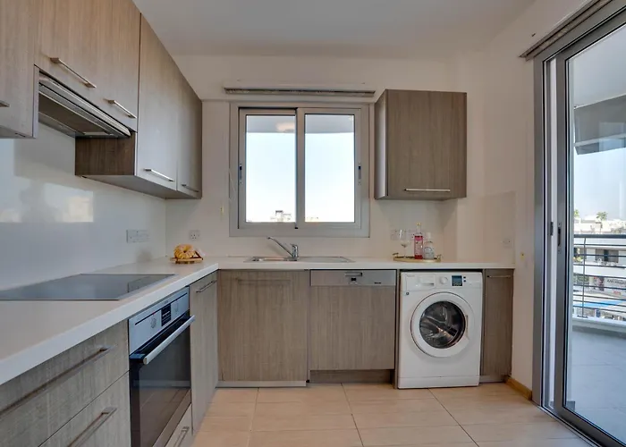 Spacious Modern 3bd In Prestigious Engomi アパート Ayios Dhometios