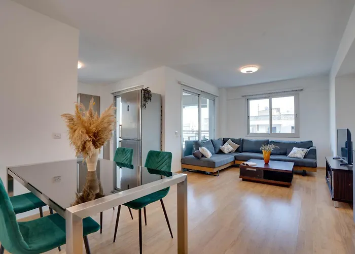 Spacious Modern 3bd In Prestigious Engomi *