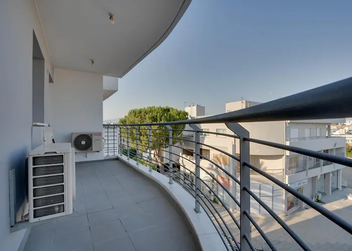 Spacious Modern 3bd In Prestigious Engomi