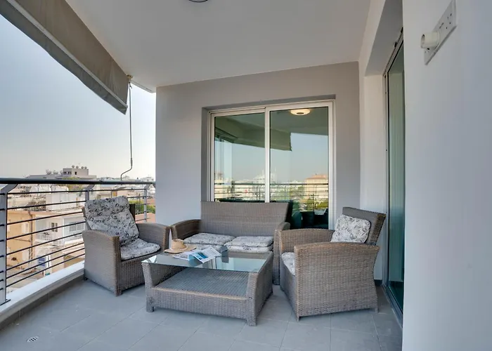 Spacious Modern 3bd In Prestigious Engomi アパート Ayios Dhometios