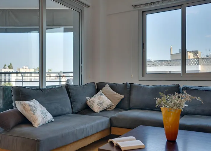 Spacious Modern 3bd In Prestigious Engomi *