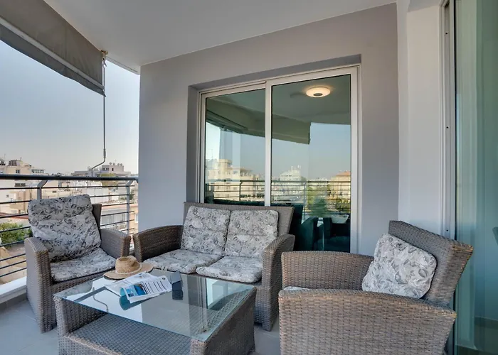 Spacious Modern 3bd In Prestigious Engomi アパート Ayios Dhometios